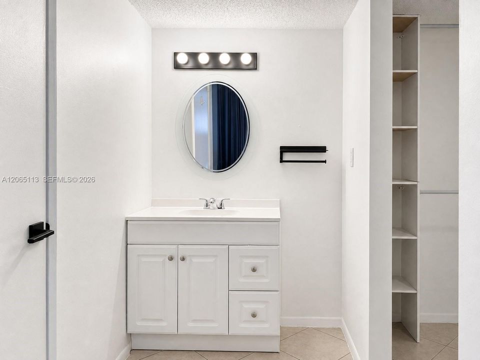 В аренду: $3,800 (2 спален, 2 ванн, 1088 Квадратных фут)