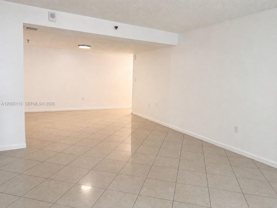 В аренду: $3,800 (2 спален, 2 ванн, 1088 Квадратных фут)