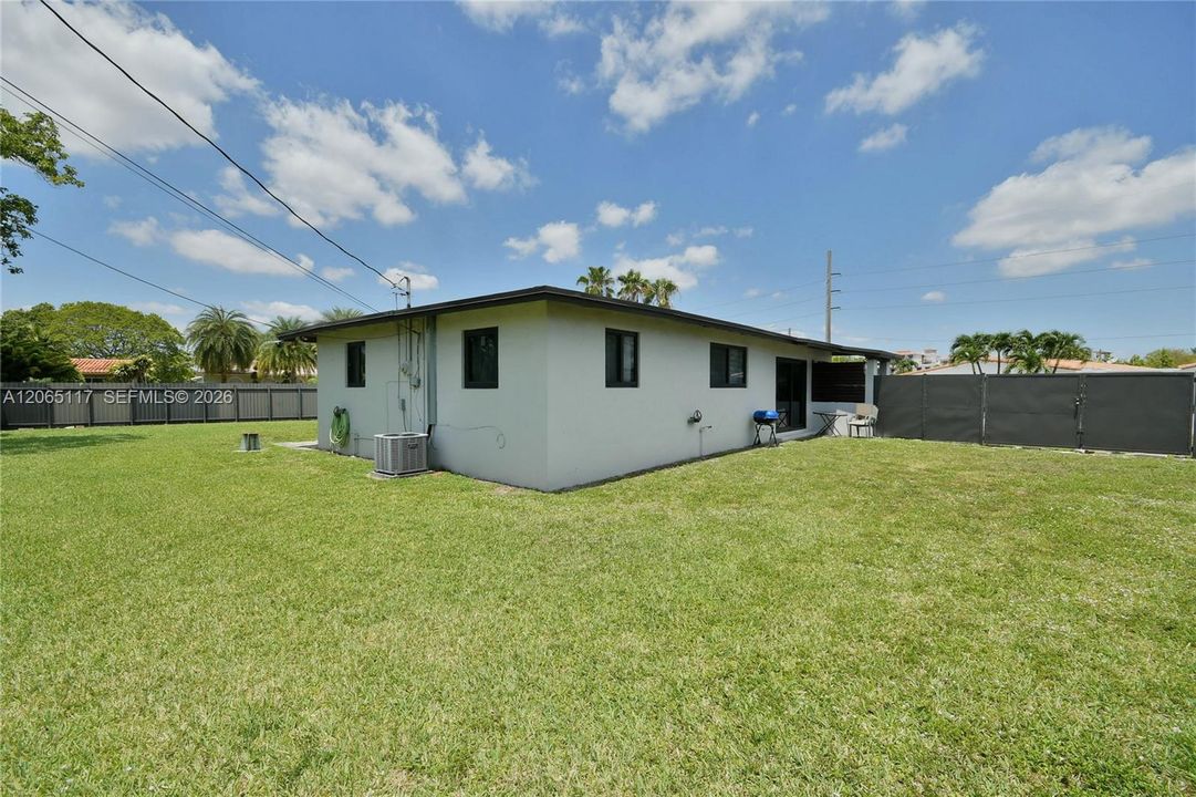 Active With Contract: $650,000 (3 beds, 2 baths, 1496 Square Feet)