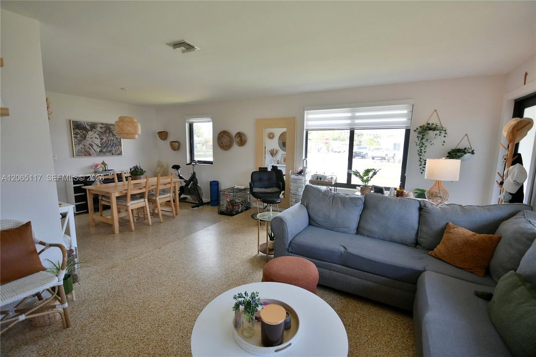 Active With Contract: $650,000 (3 beds, 2 baths, 1496 Square Feet)
