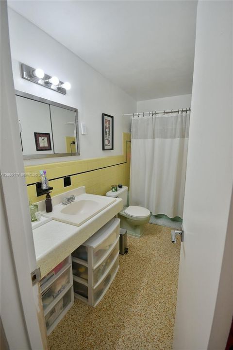 Active With Contract: $650,000 (3 beds, 2 baths, 1496 Square Feet)