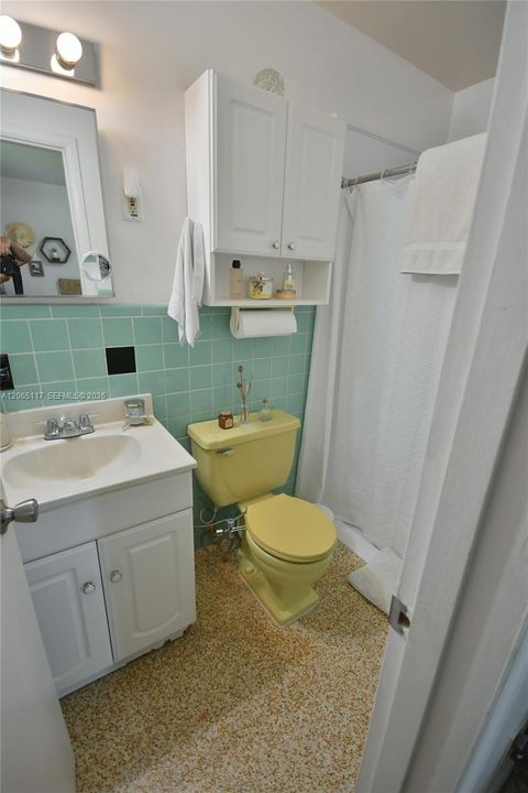 Active With Contract: $650,000 (3 beds, 2 baths, 1496 Square Feet)