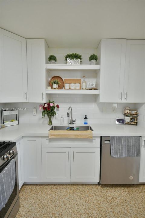 Active With Contract: $650,000 (3 beds, 2 baths, 1496 Square Feet)