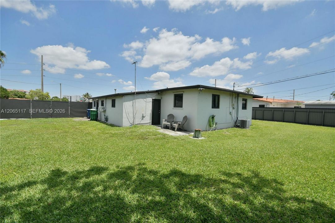 Active With Contract: $650,000 (3 beds, 2 baths, 1496 Square Feet)