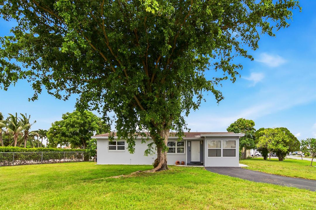 333-ELIZABETH-RD-33461-024