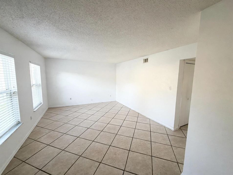 empty_white_living_room