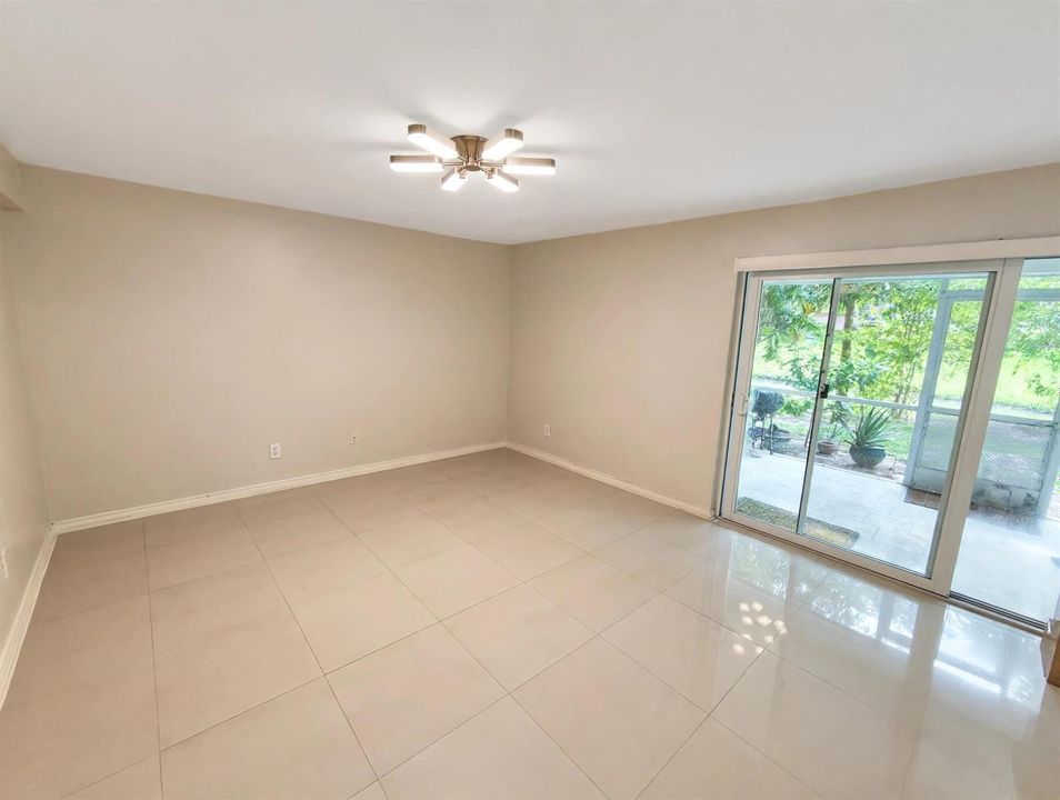 vacant_dining_room_mls
