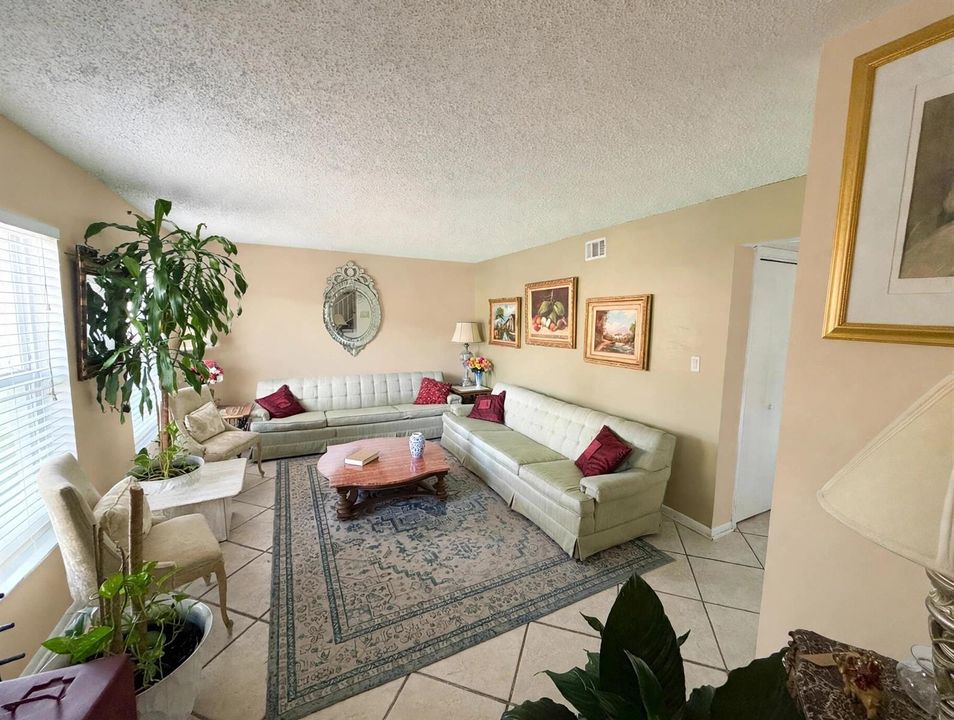 warm_beige_living_room