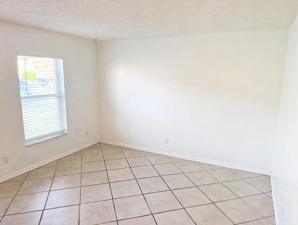 empty_living_room_vacant (1)