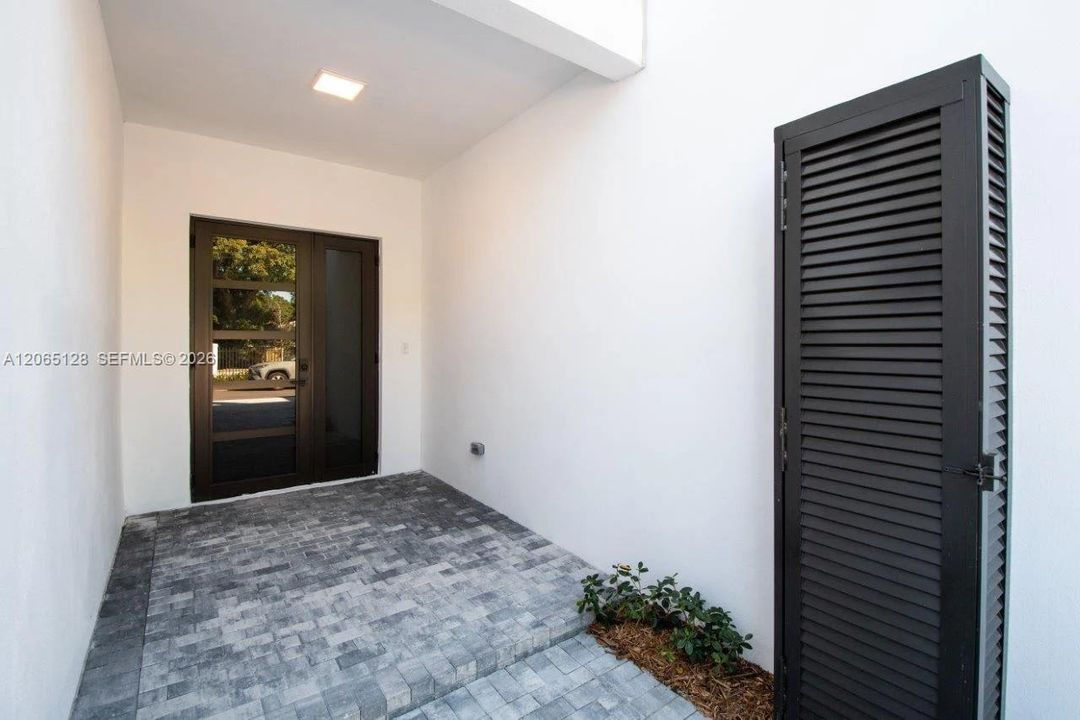 For Rent: $6,450 (3 beds, 3 baths, 2509 Square Feet)
