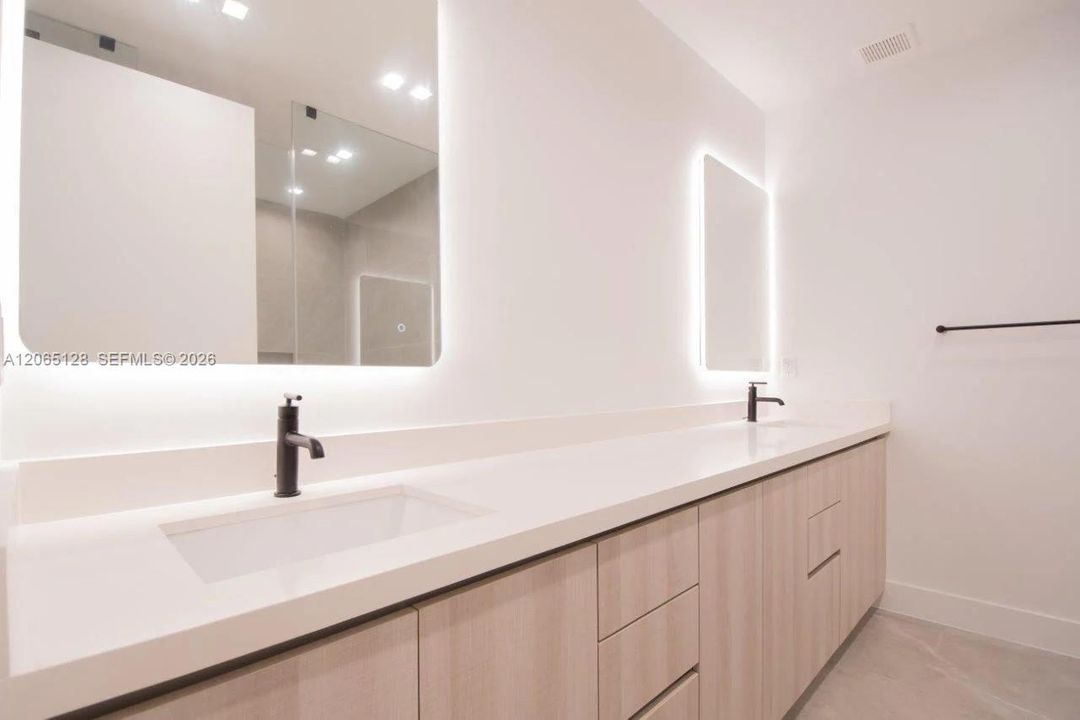 For Rent: $6,450 (3 beds, 3 baths, 2509 Square Feet)