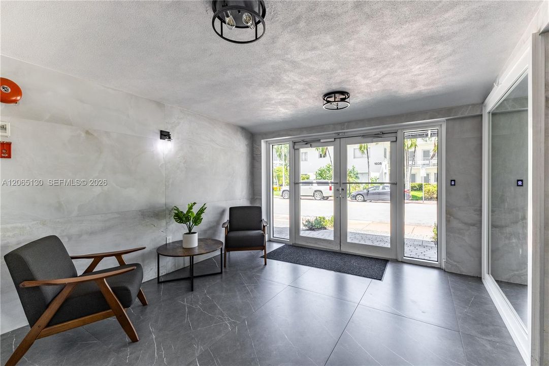 Active With Contract: $2,200 (1 beds, 1 baths, 743 Square Feet)