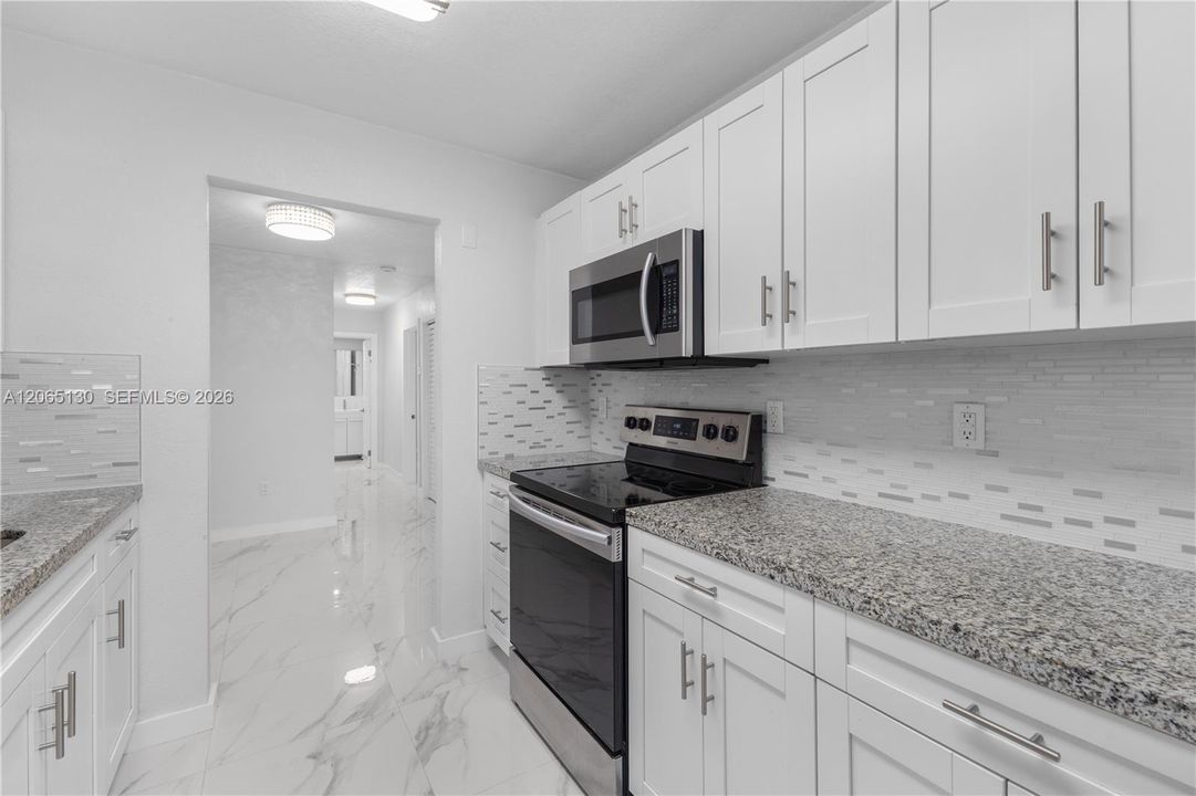 Active With Contract: $2,200 (1 beds, 1 baths, 743 Square Feet)
