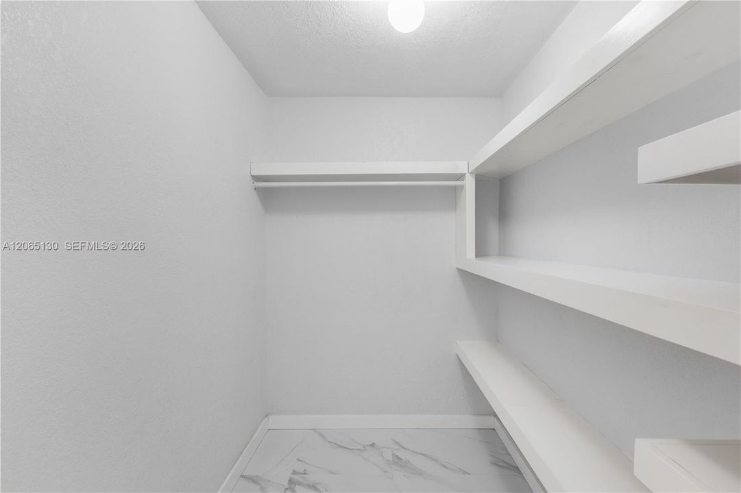 Active With Contract: $2,200 (1 beds, 1 baths, 743 Square Feet)