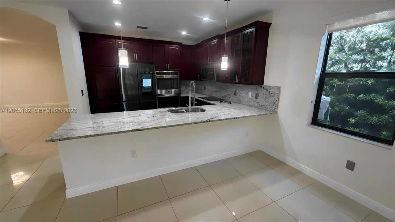 Activo con contrato: $900,000 (3 camas, 2 baños, 2462 Pies cuadrados)