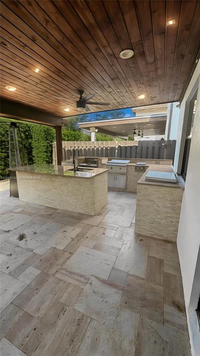 Activo con contrato: $900,000 (3 camas, 2 baños, 2462 Pies cuadrados)