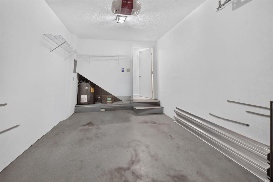 LARGE GARAGE
