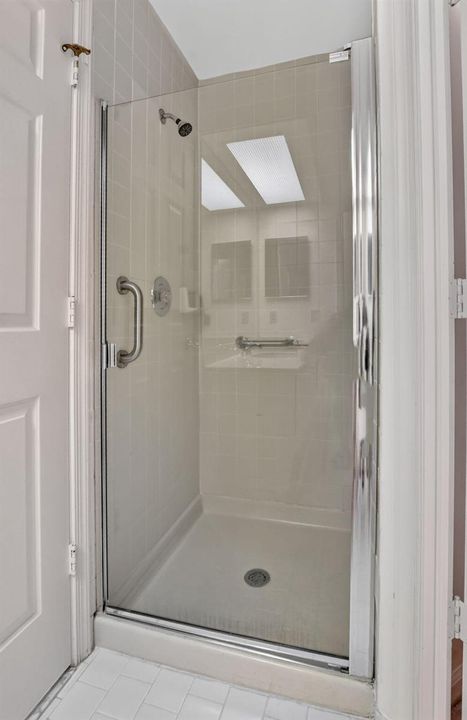 GUEST SHOWER