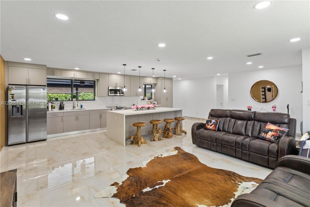 En Venta: $1,250,000 (4 camas, 2 baños, 1867 Pies cuadrados)
