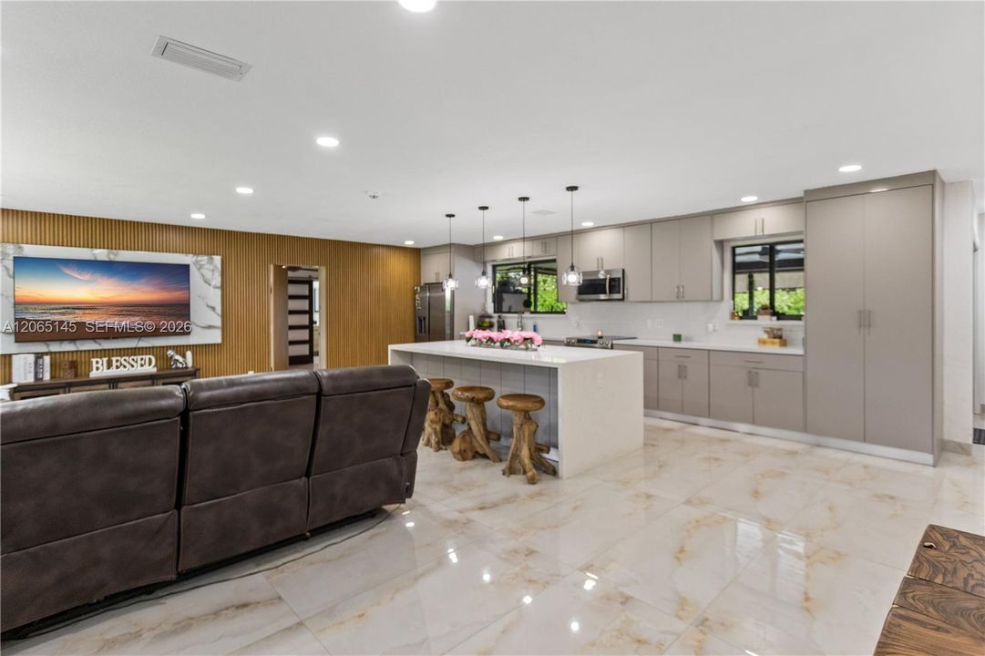 En Venta: $1,250,000 (4 camas, 2 baños, 1867 Pies cuadrados)