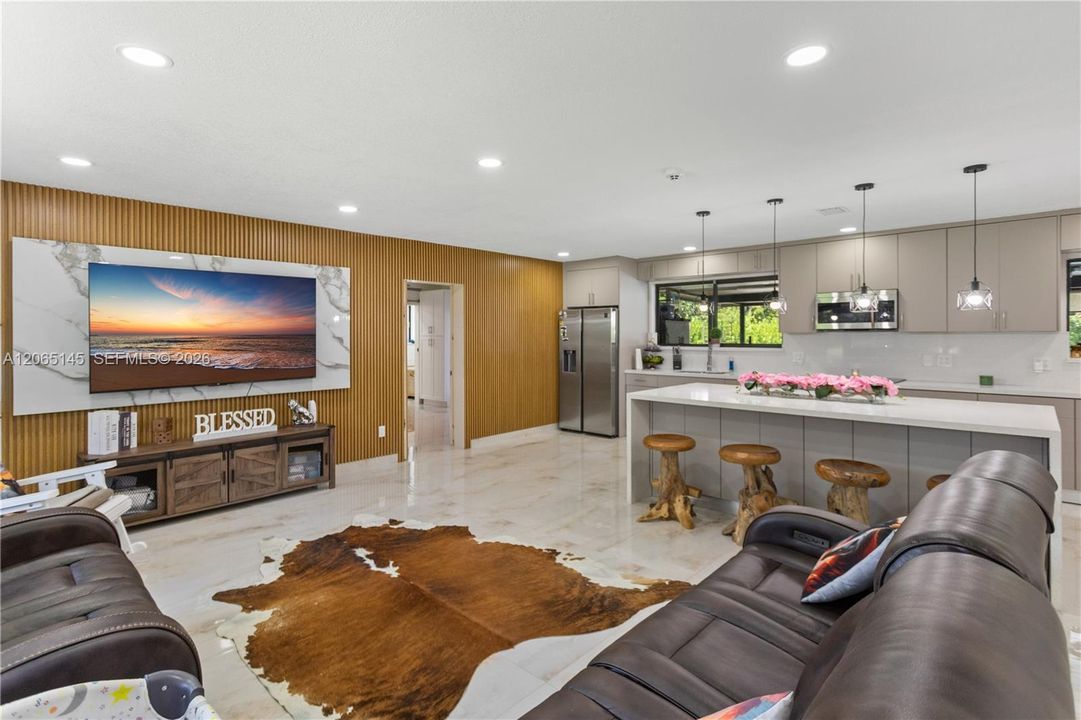 En Venta: $1,250,000 (4 camas, 2 baños, 1867 Pies cuadrados)