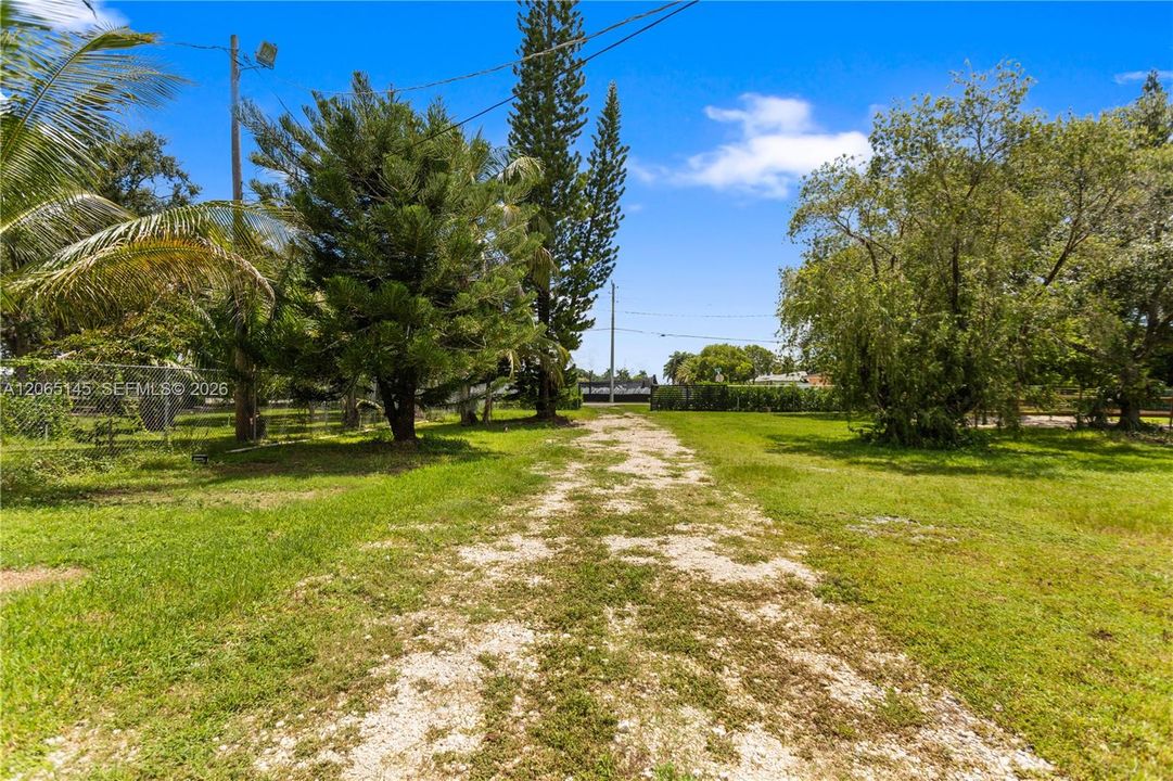 En Venta: $1,250,000 (4 camas, 2 baños, 1867 Pies cuadrados)