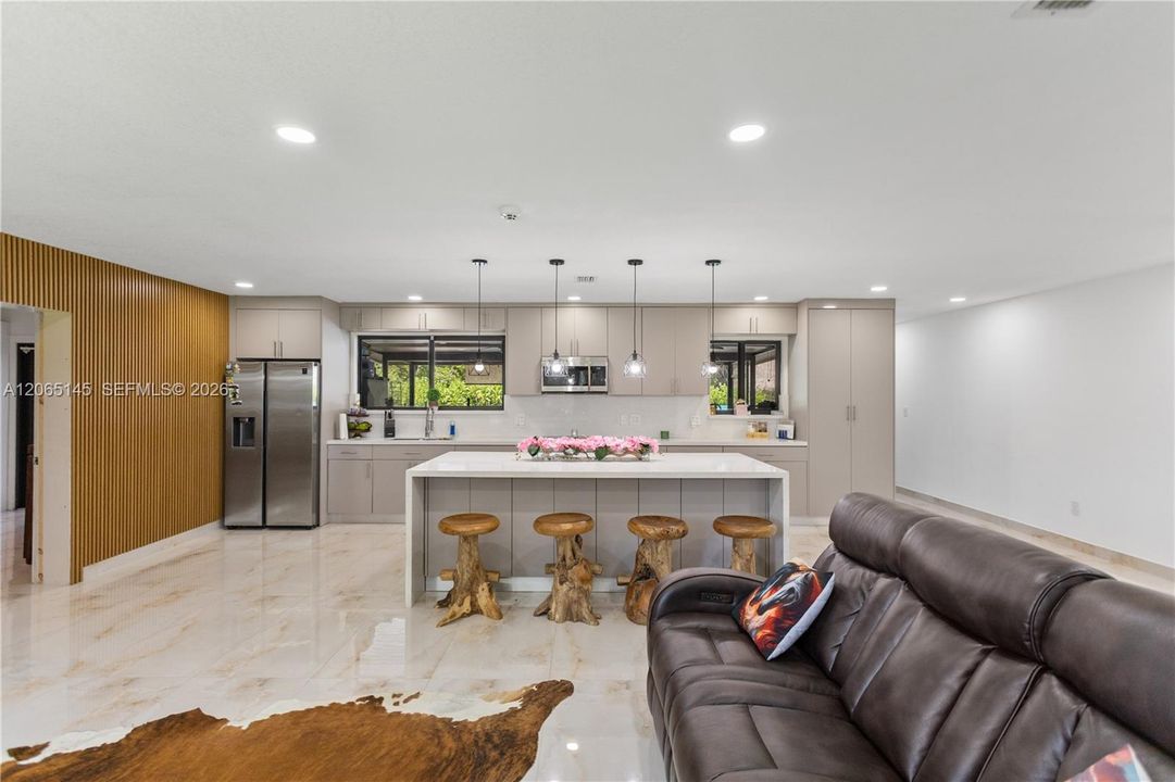 En Venta: $1,250,000 (4 camas, 2 baños, 1867 Pies cuadrados)