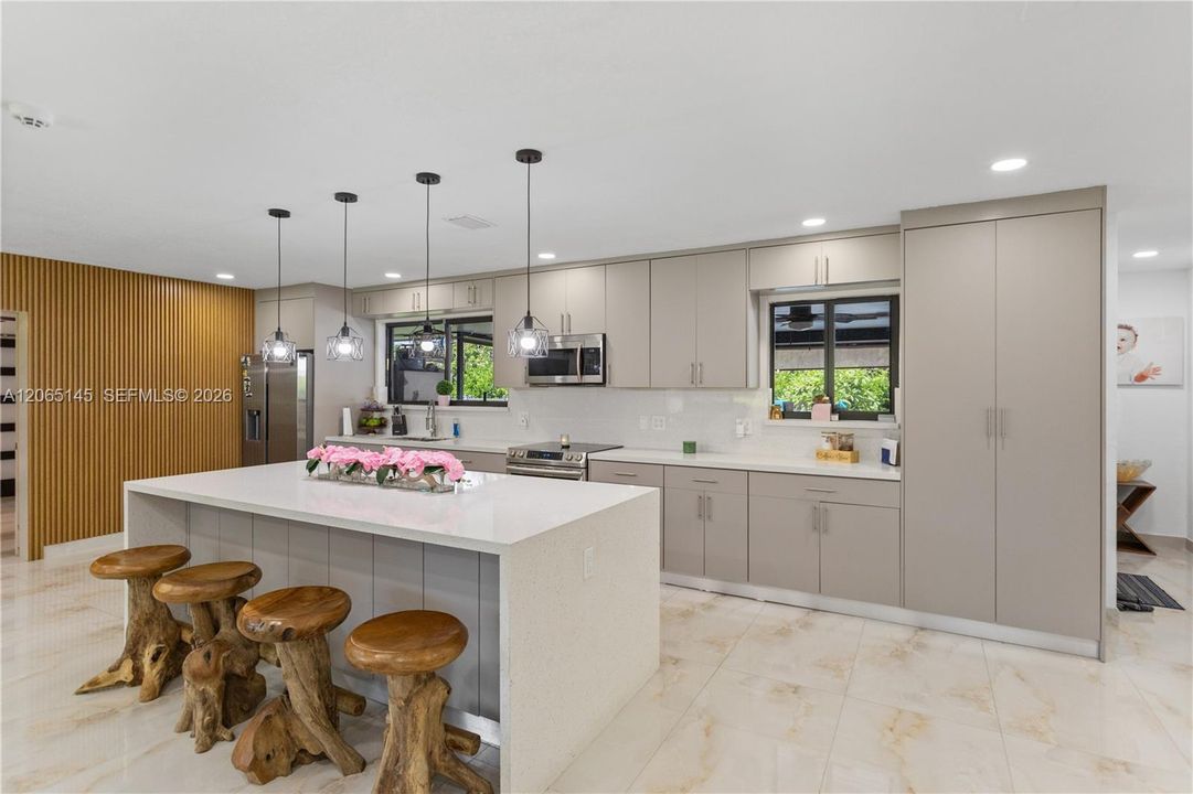 En Venta: $1,250,000 (4 camas, 2 baños, 1867 Pies cuadrados)