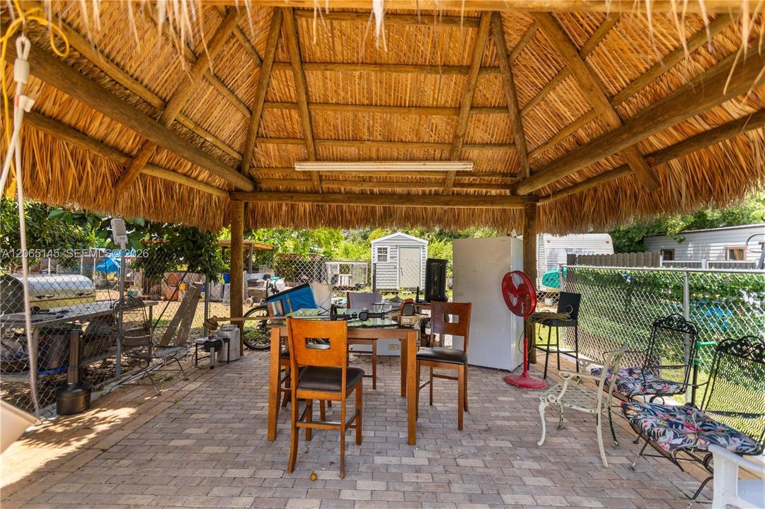 En Venta: $1,250,000 (4 camas, 2 baños, 1867 Pies cuadrados)