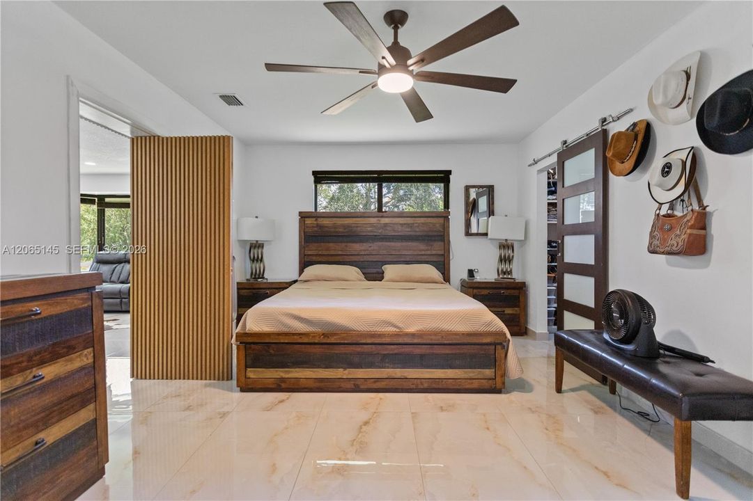 En Venta: $1,250,000 (4 camas, 2 baños, 1867 Pies cuadrados)