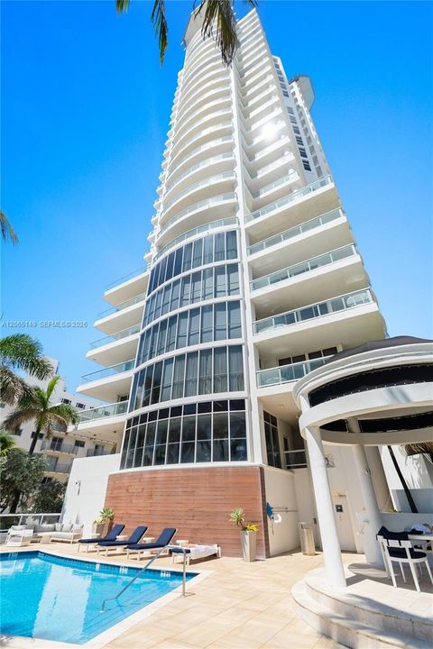 For Sale: $4,449,000 (3 beds, 3 baths, 1980 Square Feet)