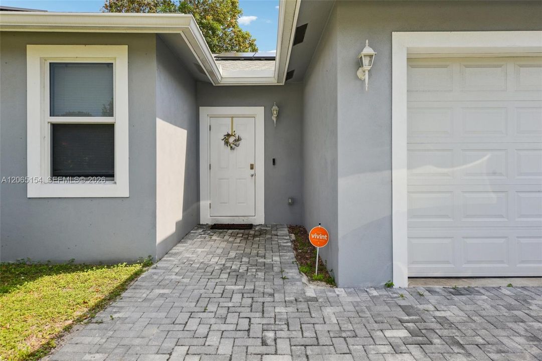 For Sale: $545,000 (3 beds, 2 baths, 1384 Square Feet)