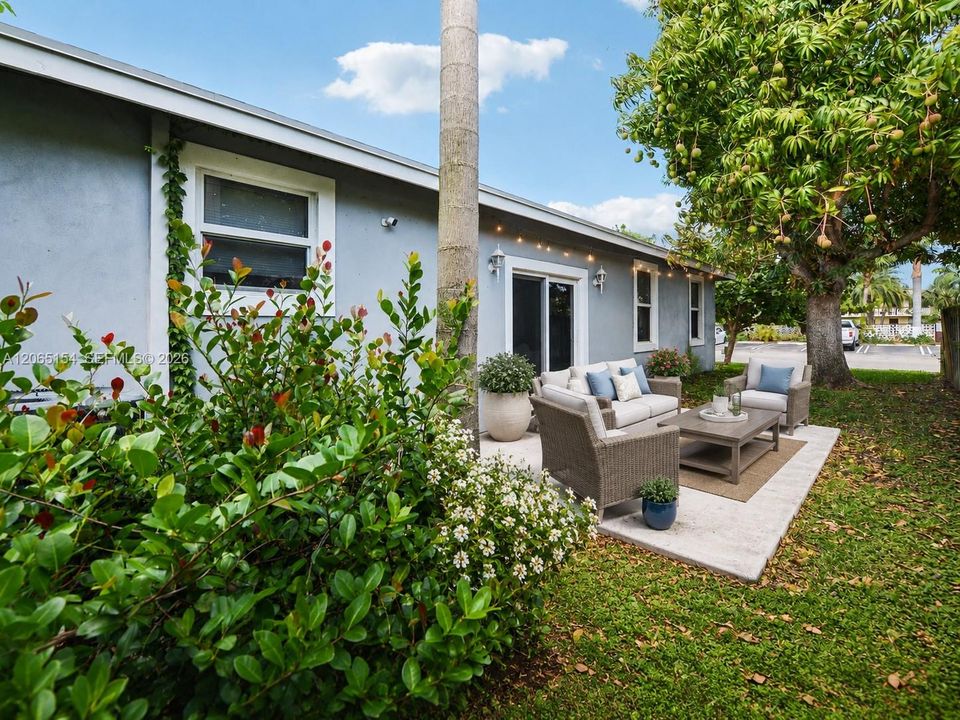 For Sale: $545,000 (3 beds, 2 baths, 1384 Square Feet)