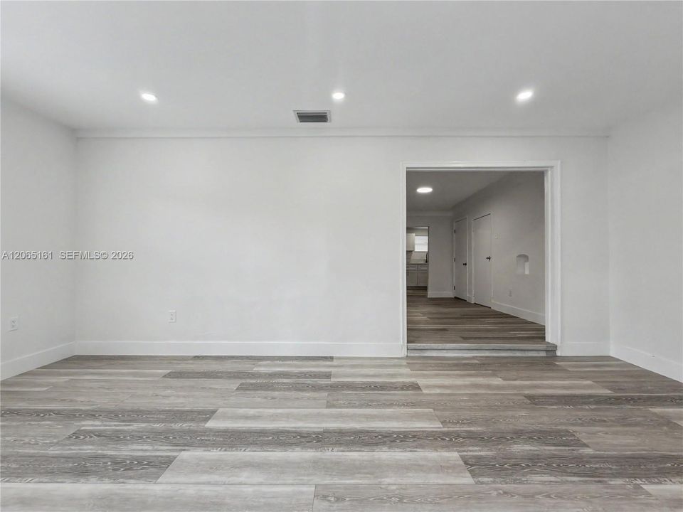 Active With Contract: $3,300 (3 beds, 1 baths, 1107 Square Feet)