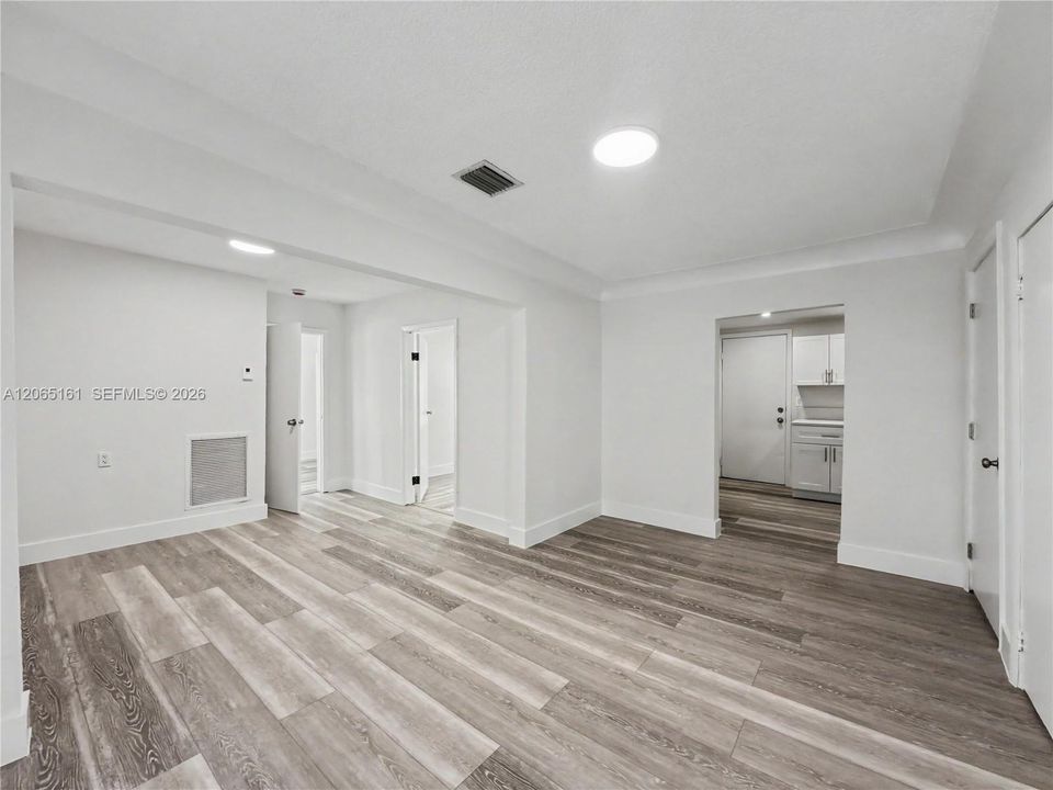 Active With Contract: $3,300 (3 beds, 1 baths, 1107 Square Feet)