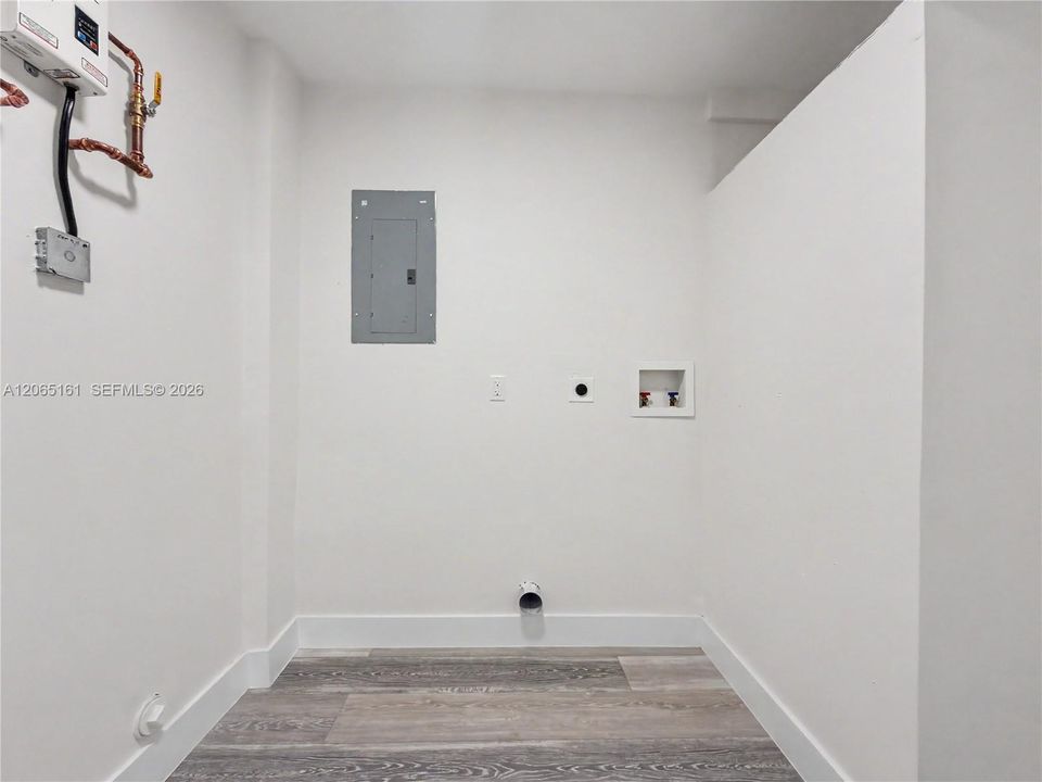 Active With Contract: $3,300 (3 beds, 1 baths, 1107 Square Feet)