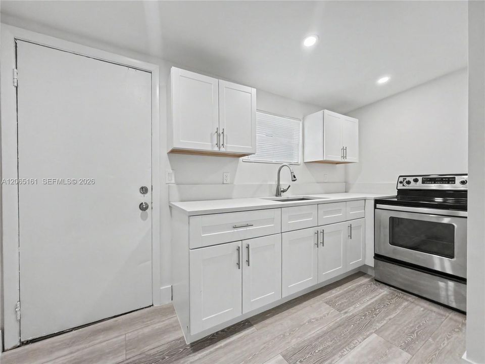 Active With Contract: $3,300 (3 beds, 1 baths, 1107 Square Feet)