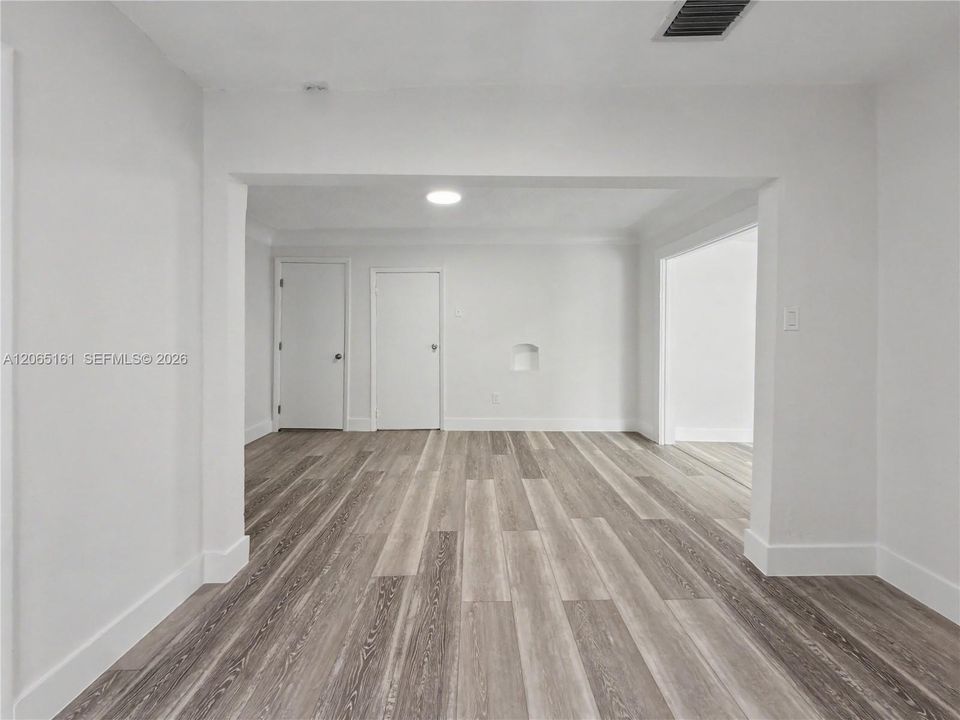Active With Contract: $3,300 (3 beds, 1 baths, 1107 Square Feet)