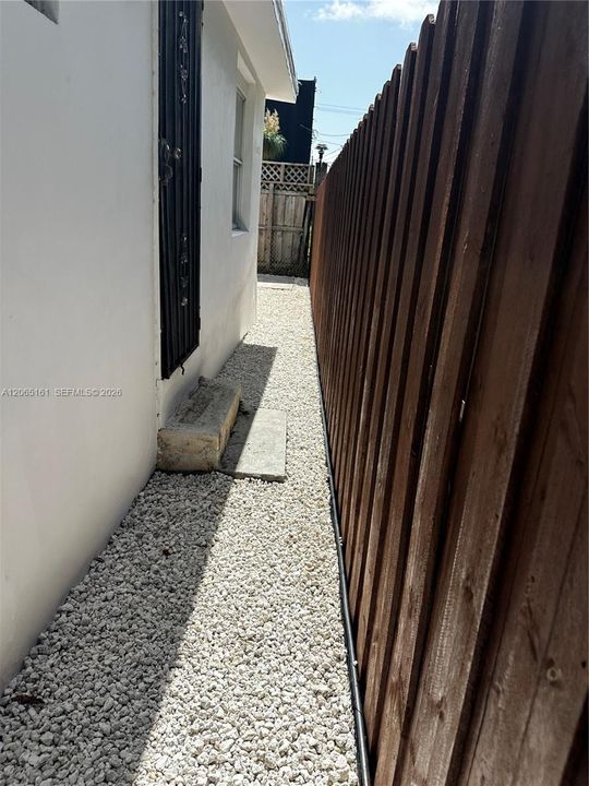 Active With Contract: $3,300 (3 beds, 1 baths, 1107 Square Feet)