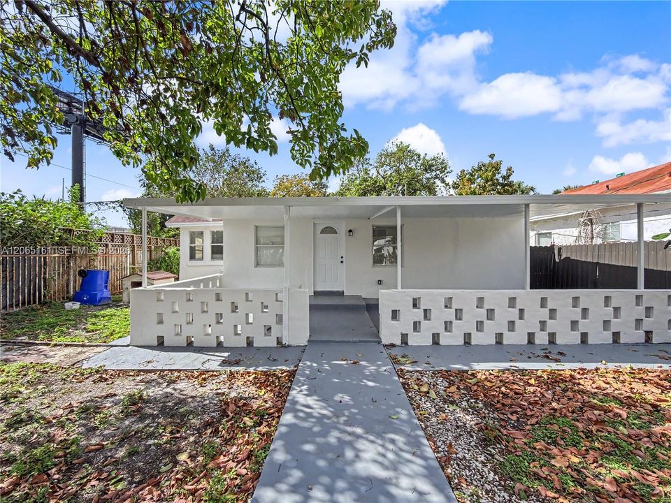 Active With Contract: $3,300 (3 beds, 1 baths, 1107 Square Feet)