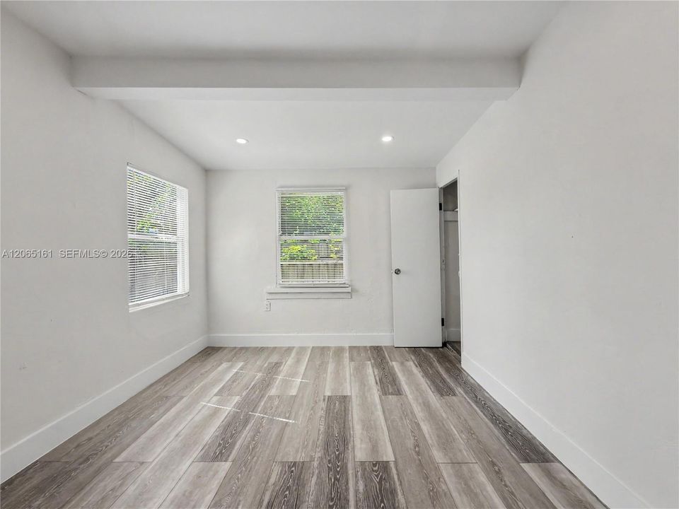 Active With Contract: $3,300 (3 beds, 1 baths, 1107 Square Feet)