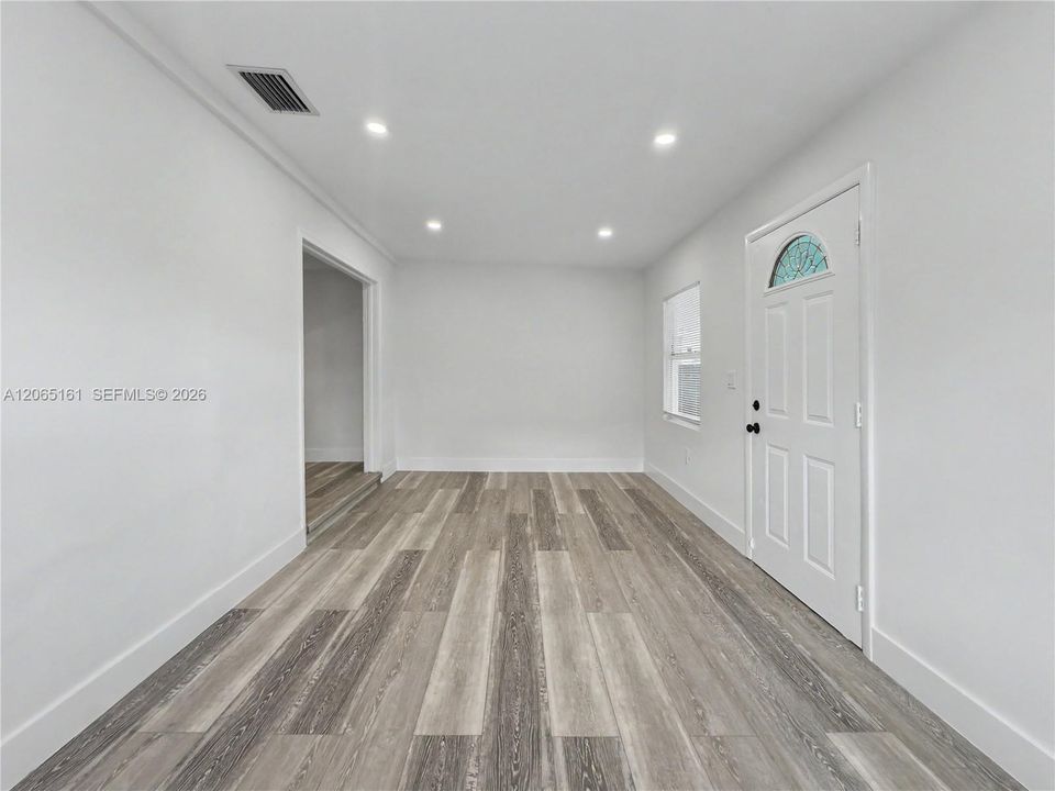 Active With Contract: $3,300 (3 beds, 1 baths, 1107 Square Feet)