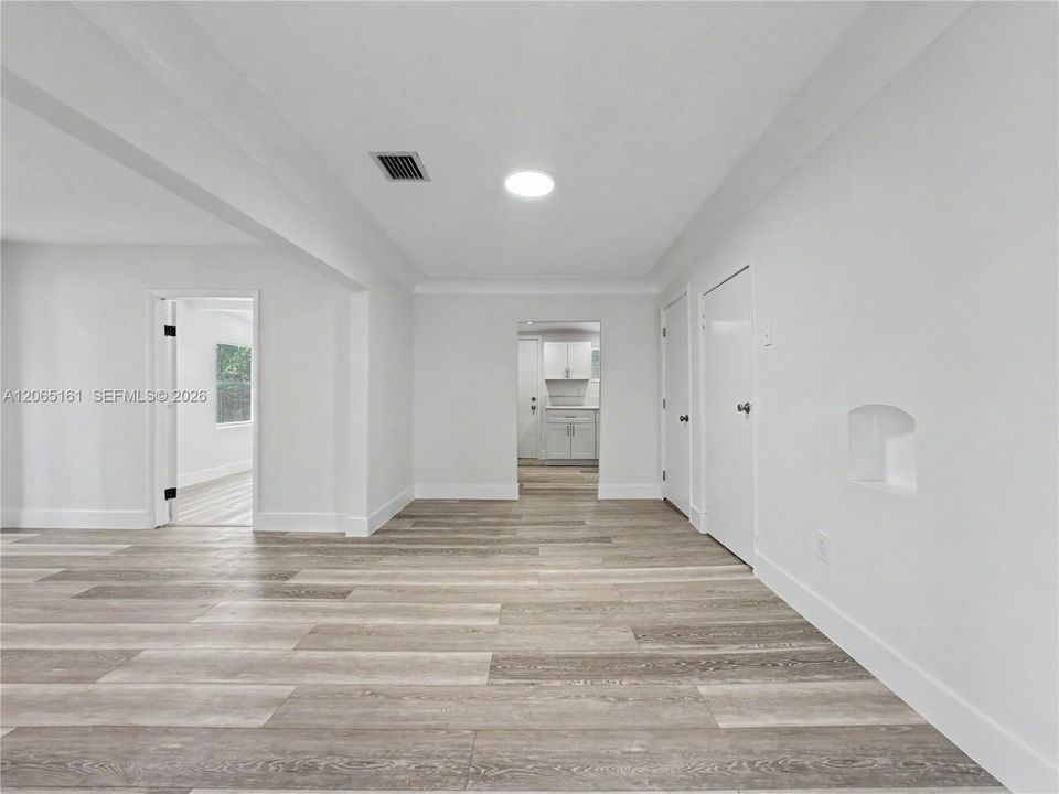 Active With Contract: $3,300 (3 beds, 1 baths, 1107 Square Feet)