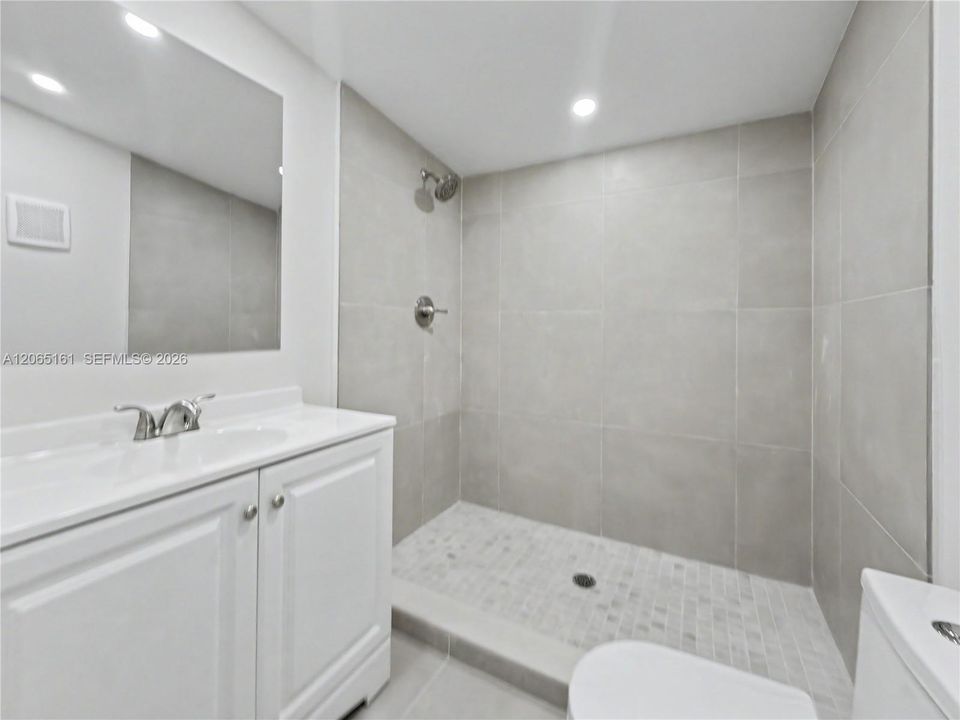 Active With Contract: $3,300 (3 beds, 1 baths, 1107 Square Feet)