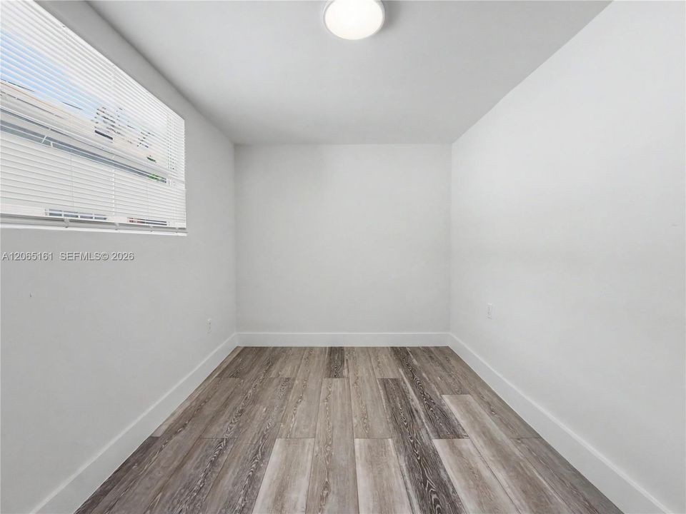 Active With Contract: $3,300 (3 beds, 1 baths, 1107 Square Feet)