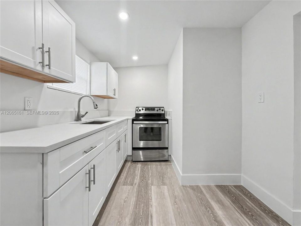 Active With Contract: $3,300 (3 beds, 1 baths, 1107 Square Feet)