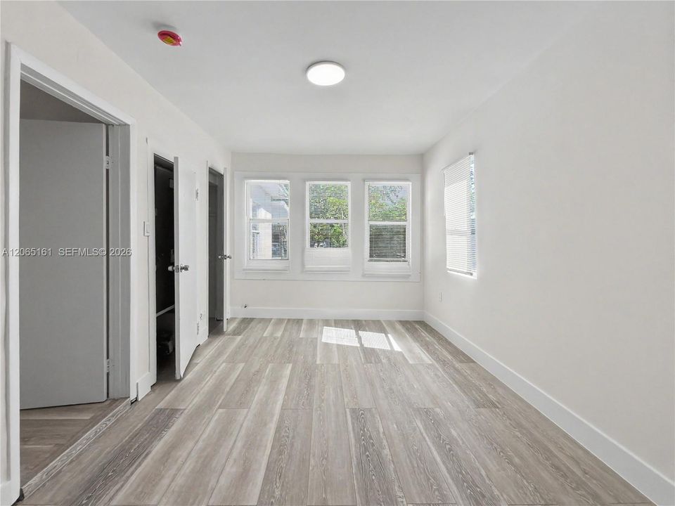 Active With Contract: $3,300 (3 beds, 1 baths, 1107 Square Feet)