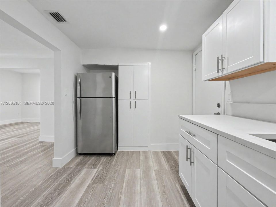 Active With Contract: $3,300 (3 beds, 1 baths, 1107 Square Feet)