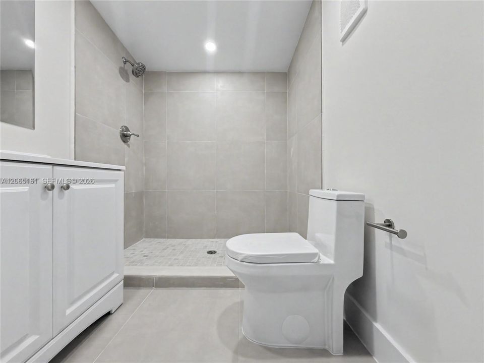 Active With Contract: $3,300 (3 beds, 1 baths, 1107 Square Feet)