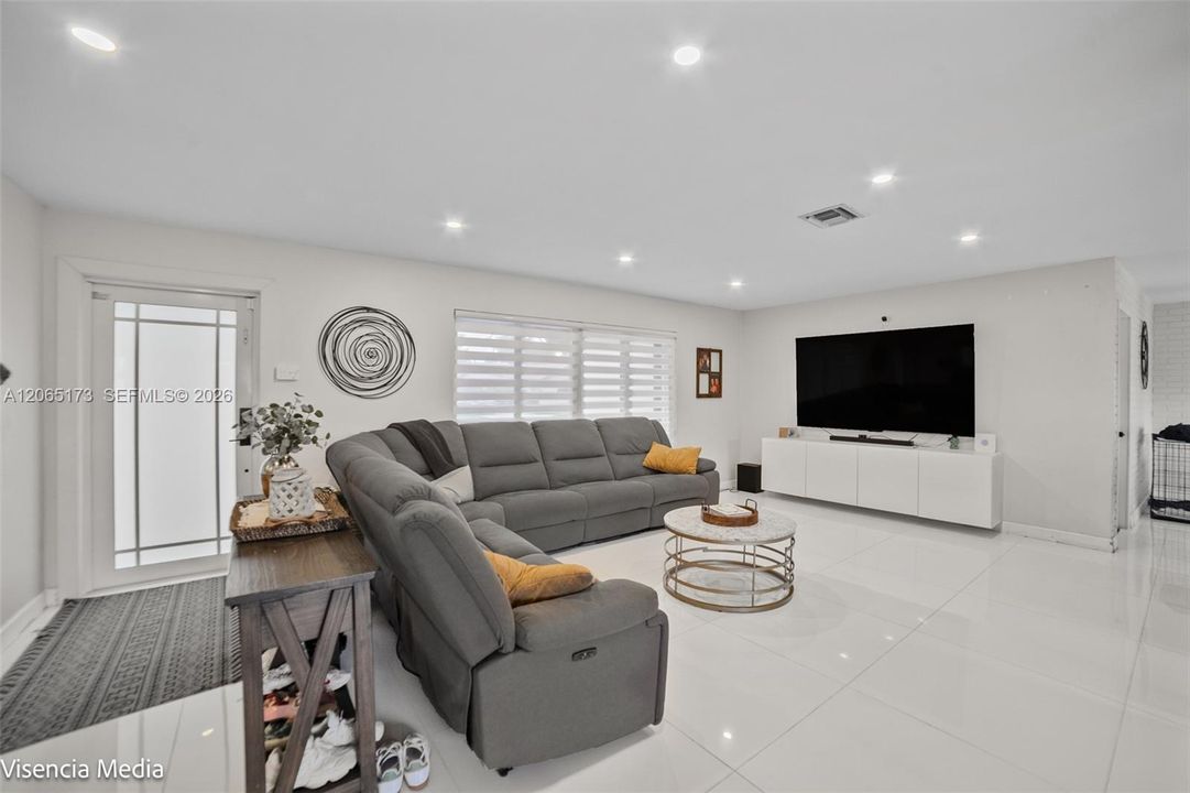 For Sale: $810,000 (3 beds, 2 baths, 1533 Square Feet)
